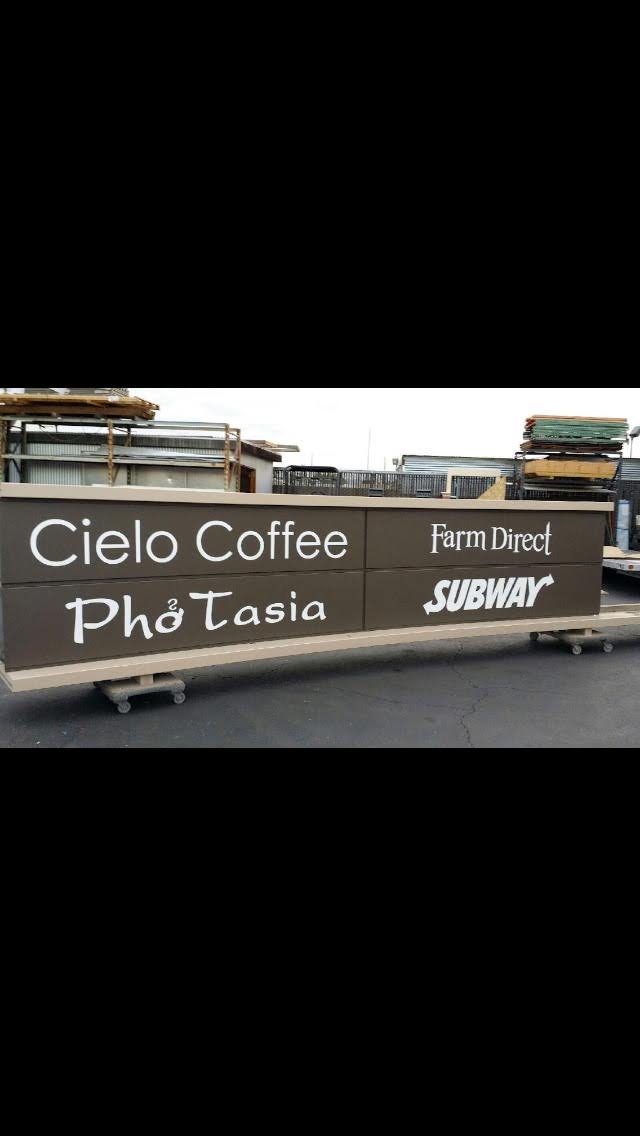 Shopping Center Pylon Sign